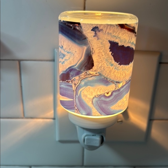 New in box! Scentsy Blue Agate wax warmer - Picture 3 of 4